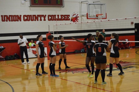 Volleyball beats Five Towns College 3-0