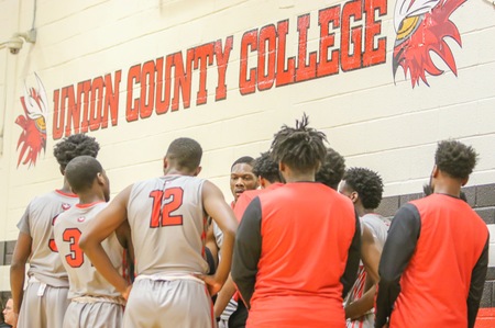 Union Men's Basketball Can't Stop the Roadrunners