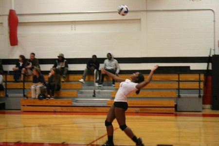 Volleyball continues Winning Streak with 3-2 victory over RCSJ- Gloucester.